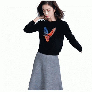 Подгонянный пуловер свитера шеи экипажа птицы трикотажа вышитый дамами