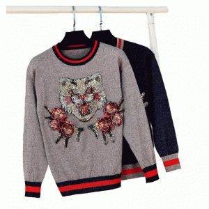 Трикотажный пуловер ручной работы с пайетками и цветами